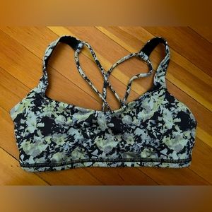 Lululemon Free to Be Bra; size 6